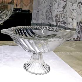 ВАЗА НА НОЖКЕ продам