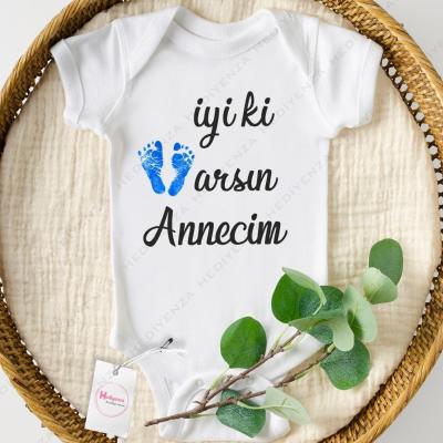 Hediyenza ak bäbek üçin bodi