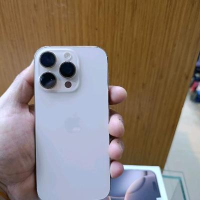 i Phone 16 pro 256 1 sim