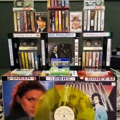 кассеты,диски,пластинки