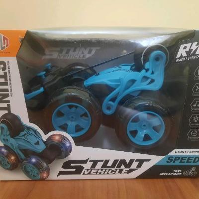 Машина на пульте новая(taze)