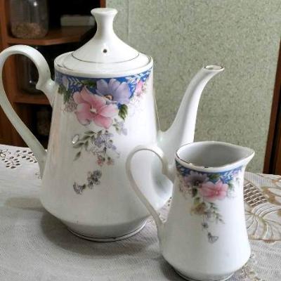 Чайник и молочница