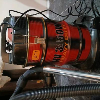 Почти новый пылесос