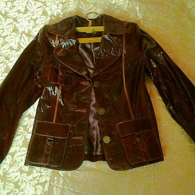 Новый кожа лакированный Жакет куртка. Италия.