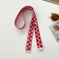 Красная сумка на одно плечо