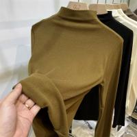 Рыжий, тонкий, подходит для весны и осени