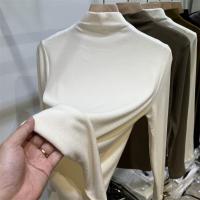 Абрикосовый, тонкий, подходит для весны и осени