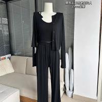 Черный кардиган, штаны, эффект подтяжки